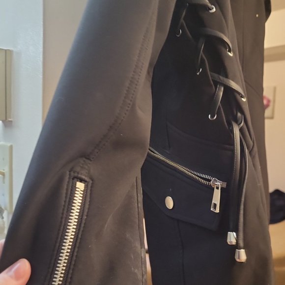 Items - Picture 6 of 7